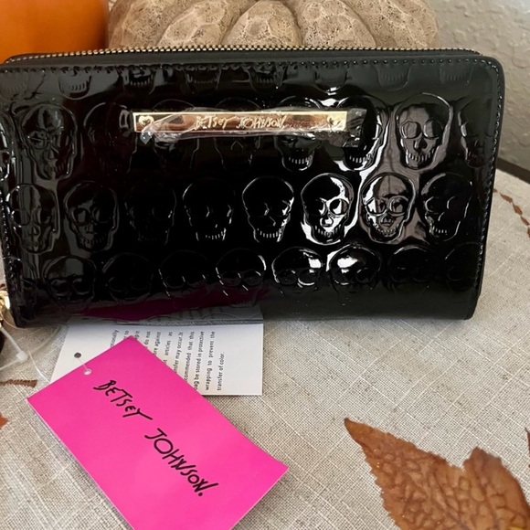 Betsey Johnson Embossed Skull Handbag Set - Picture 9 of 9